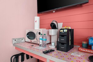 Estudio, vista al resort | Cocineta privada | Frigobar, microondas y cafetera y tetera 