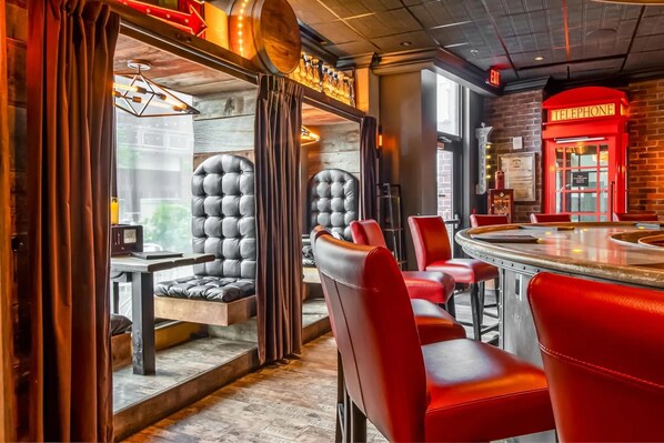 Bar (on property) - Bale & Trail Retreat (Akron)