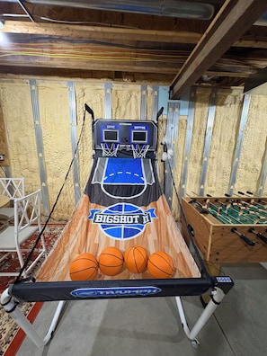 Games room - Bale & Trail Retreat (Akron)