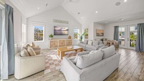 Smart TV, video games, ping pong, offices - Pool, Spa, Rooftop Deck, Stunning Gulf & Bay Views (Bradenton Beach)