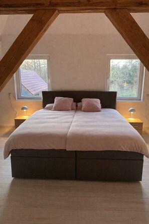 4 bedrooms, desk, travel cot, free WiFi - Large North Sea vacation home for up to 10 people | Peace, nature & coziness | (Blomberg)