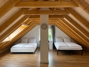 4 bedrooms, desk, travel cot, free WiFi - Large North Sea vacation home for up to 10 people | Peace, nature & coziness | (Blomberg)