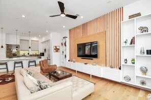 Living area - Montrose Skyline Luxury | Private Rooftop | Elevator Home (Houston)