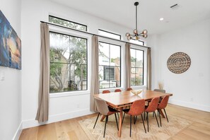Dining - Montrose Skyline Luxury | Private Rooftop | Elevator Home (Houston)
