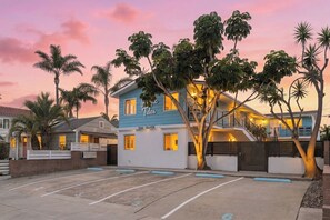 Exterior - Pacific Tides 7 - Modern Studio In Pacific Beach w/ AC + Parking - Walk to Beach (San Diego)