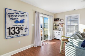 Interior - Lovely Beach House w/ Outdoor Shower - Walk to Beach - Pools, Mini Golf & Tennis (Ocean City)