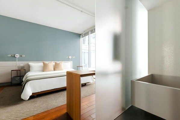 Classic Double Room, Balcony, City View | Desk, blackout drapes, soundproofing, iron/ironing board - The Slate Hotel  (Toronto)