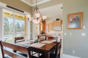 Dining - Sagewood at Eagle Crest | Hot Tub | Golf (Redmond)