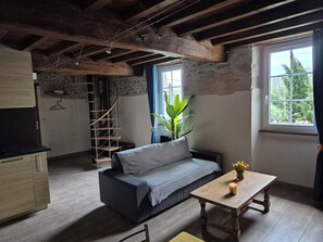 Living area - Quiet country apartment for a couple. Recharge your batteries in nature, (Castetnau-Camblong)