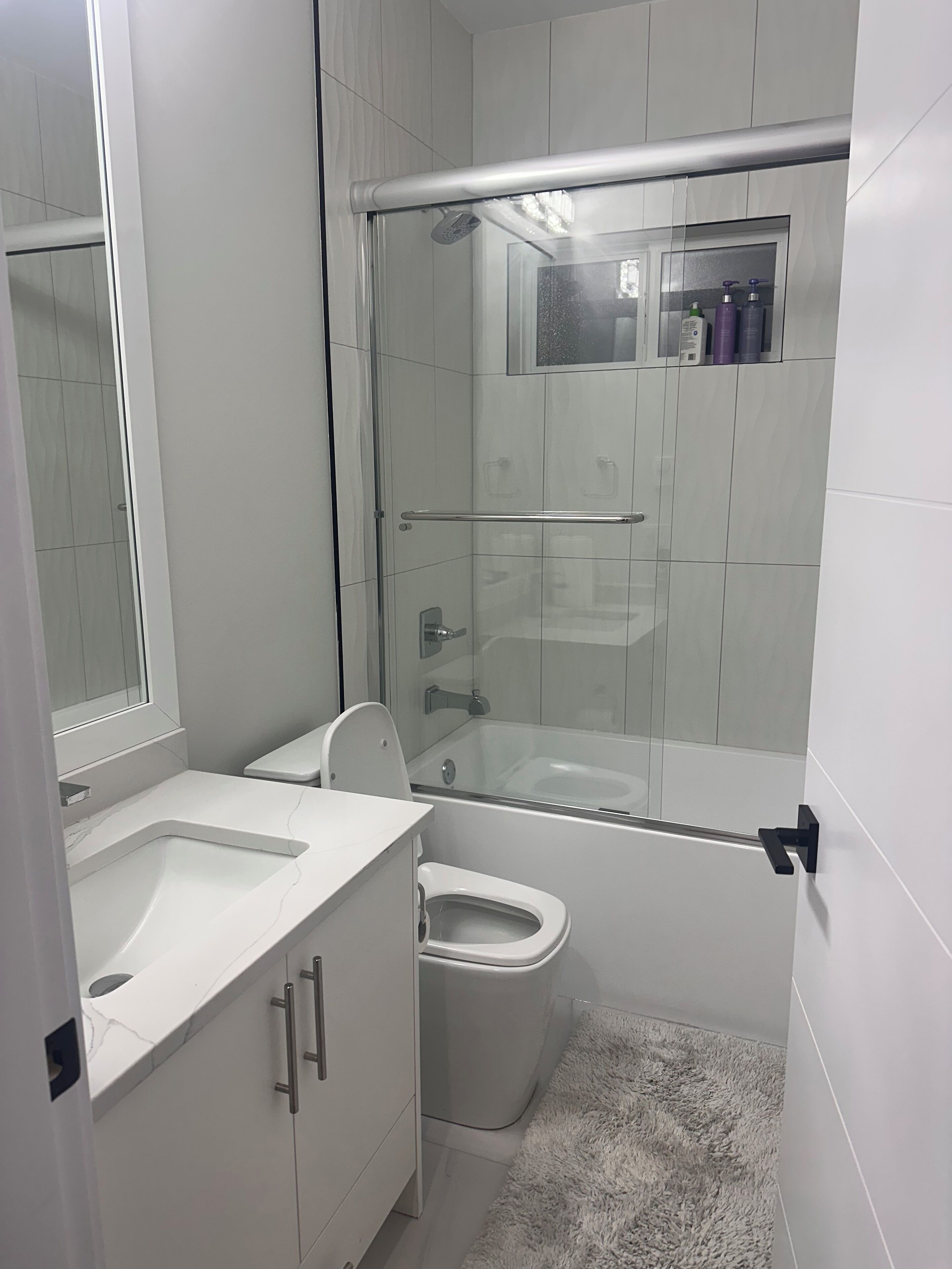 Hårføner, håndklær, såpe og toalettpapir