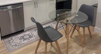 Family-Friendly 2BR Suite, Pet Friendly, Trails Nearby, Easy Vancouver Access