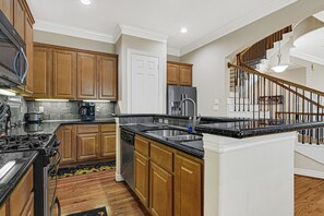 Private kitchen - Enjoyable 3-bedroom townhome near NRS & Medical center is perfect for your stay. (Houston)