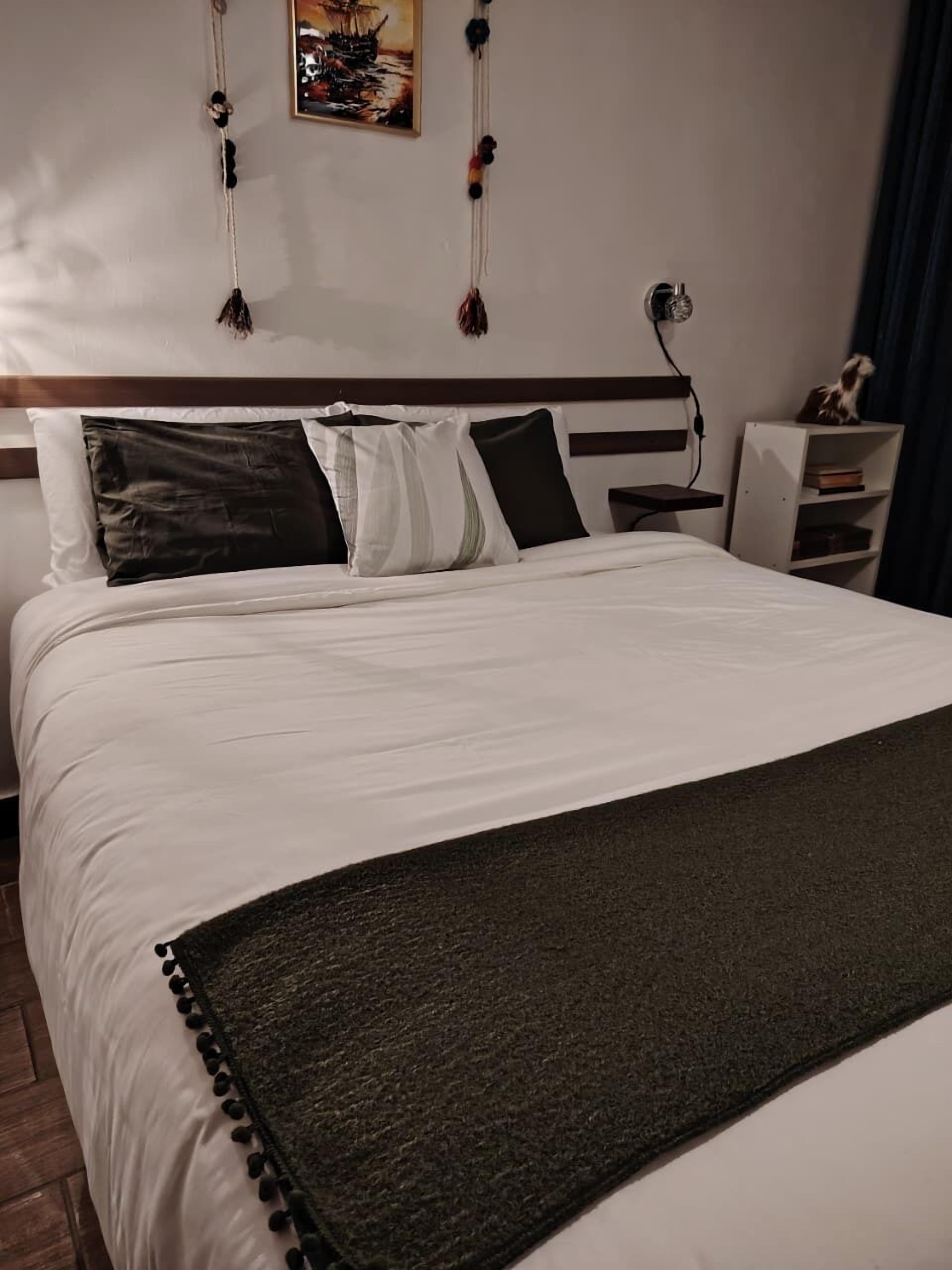 Free WiFi, bed sheets