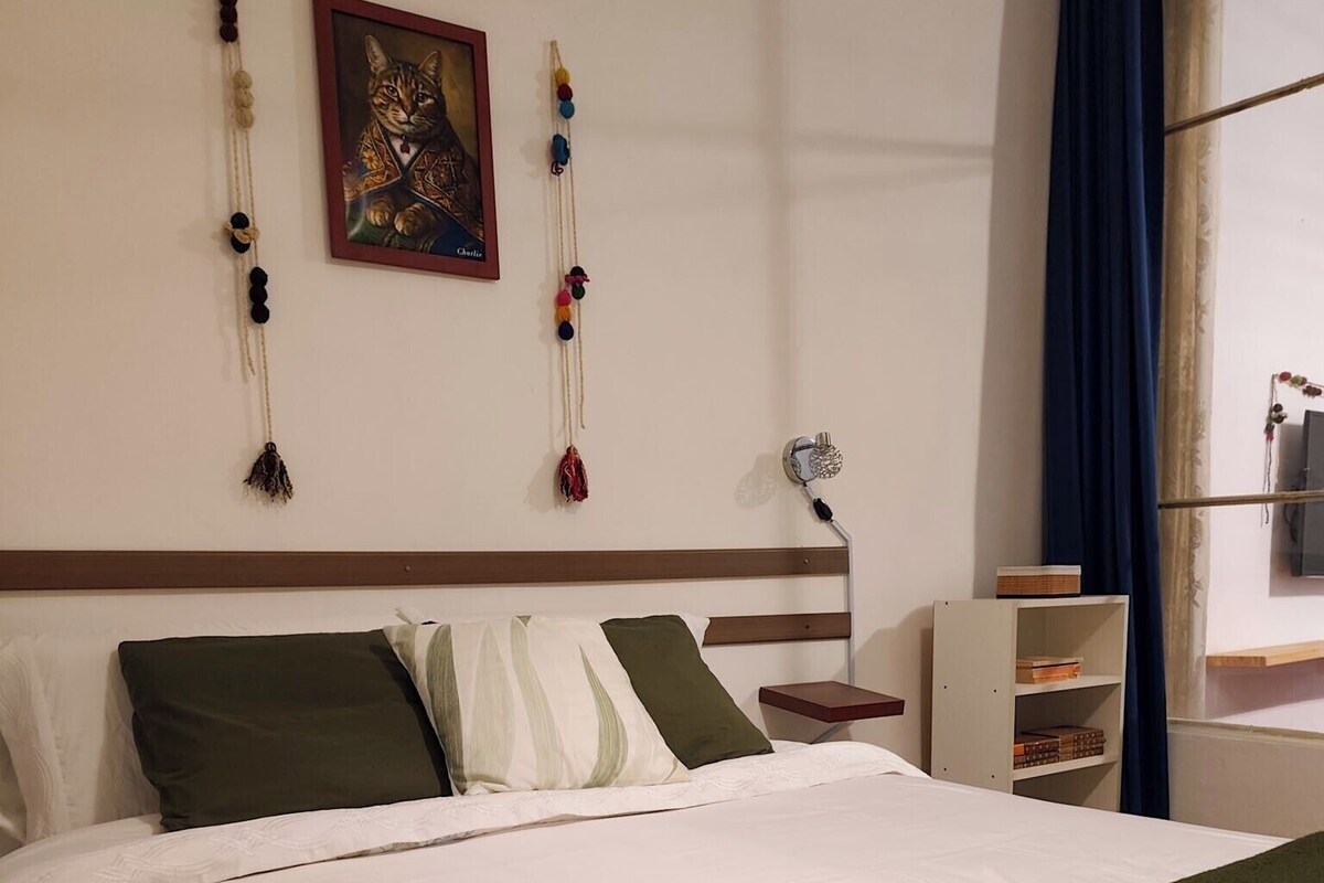 WiFi (free), bed sheets