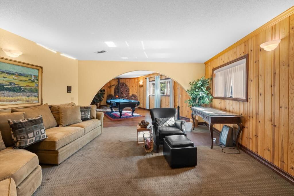 Casa básica, varanda, vista para a montanha | Sala de jogos