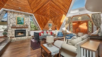 Casa básica, varanda, vista para a montanha | Área de estar