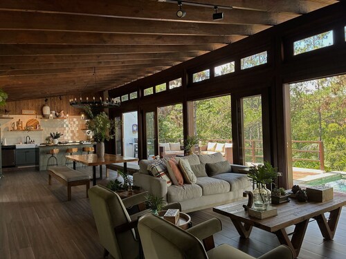 Luxury Mountain Villa in Monteverde Jarabacoa, Jacuzzi, BBQ & Stunning Views