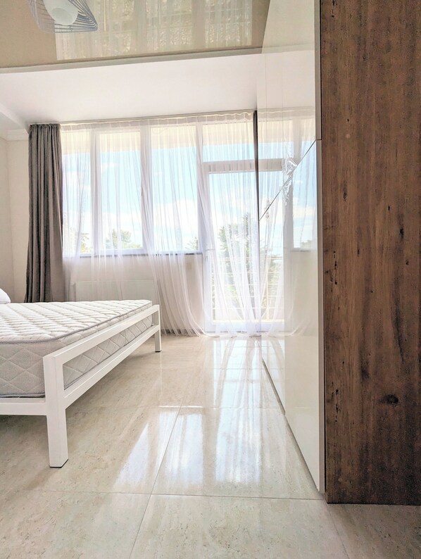 1 habitación, tabla de planchar con plancha, wifi y ropa de cama 