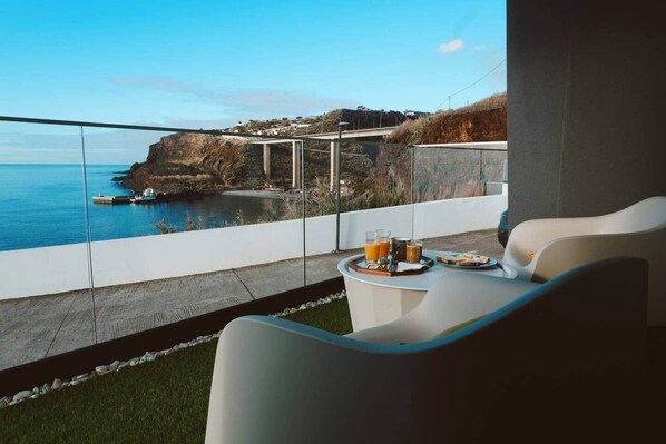 Property grounds - Vista at Madeira Home Cliff Residence Stunning Sea Views near airport and beach (Gaula)