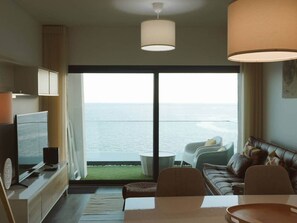 Smart TV - Vista at Madeira Home Cliff Residence Stunning Sea Views near airport and beach (Gaula)