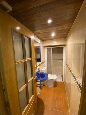 Shower, hair dryer, towels, soap - Beautiful apartment in the historic center of Madrid (Madrid Centro)