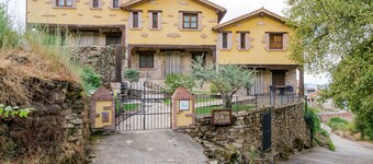 Rural Holiday Home Next to Lake in the Village Casas del Monte in Extremadura