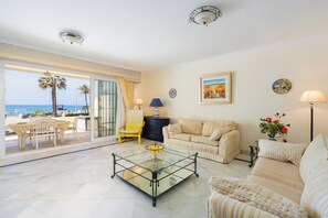 Smart TV, books - Sea View at White Pearl Beach II, Elviria, Marbella (Marbella)