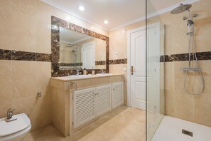 Hair dryer, bidet, towels, soap - Sea View at White Pearl Beach II, Elviria, Marbella (Marbella)