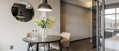 Apartment, 1 Bedroom | Dining room