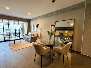 Apartment (201) | Dining room - Sennse by Wynwood House (Mexico City)
