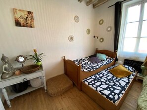 Kamar Keluarga, kamar mandi pribadi, pemandangan kota