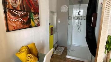 Kamar Keluarga, kamar mandi pribadi, pemandangan kota | Kamar mandi