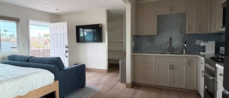 書桌、熨斗/熨衫板、可攜式嬰兒床、免費 Wi-Fi