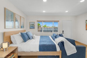 1 Schlafzimmer, Schreibtisch, Bügeleisen/Bügelbrett, Reisekinderbett