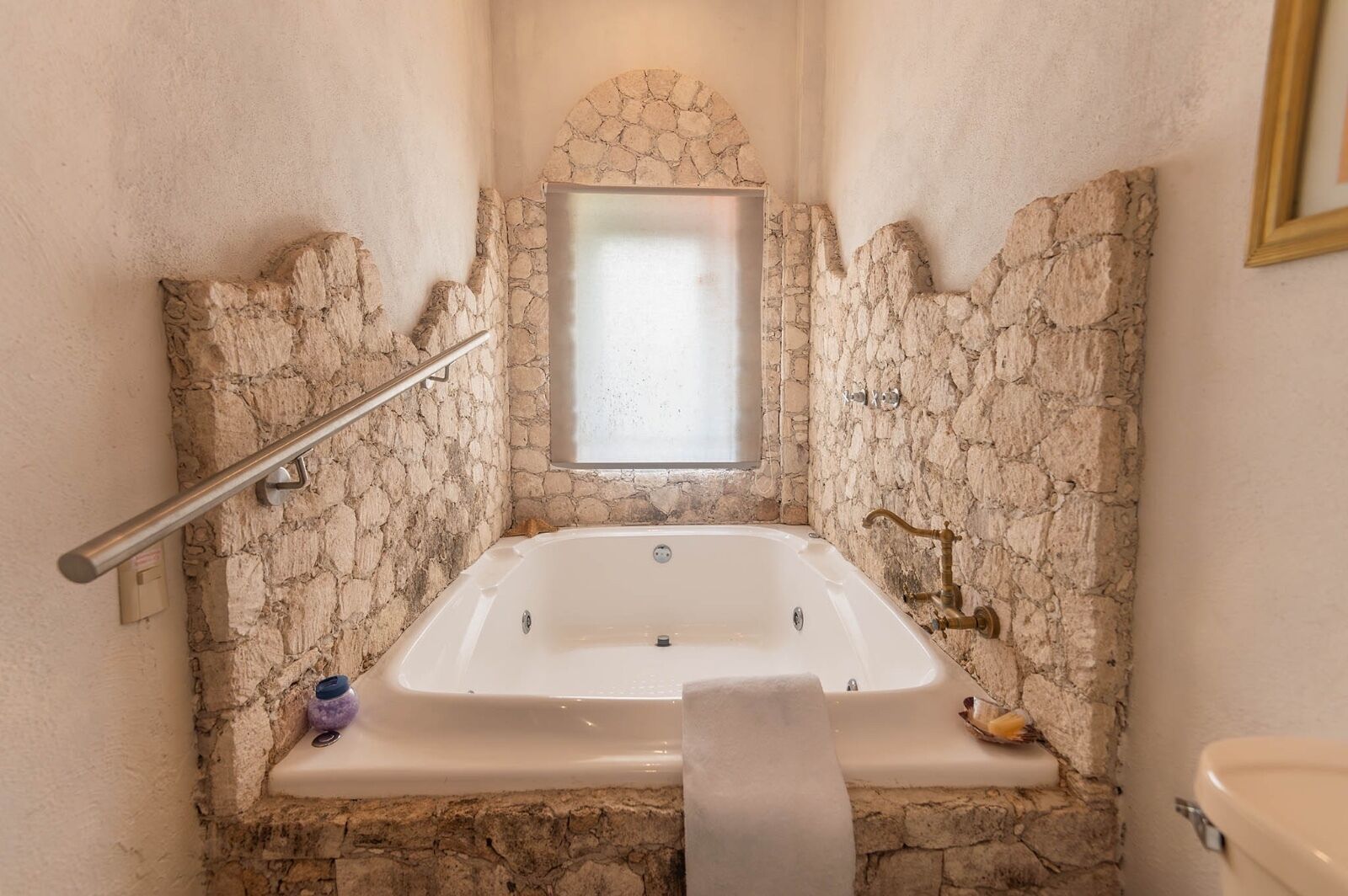 Superior Suite, Balcony, Mountain View | Bathroom | Free toiletries, hair dryer, towels, soap