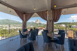 Tempat makan outdoor