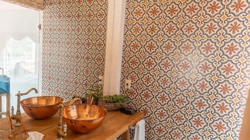 Superior Suite, Balcony, Mountain View | Interior