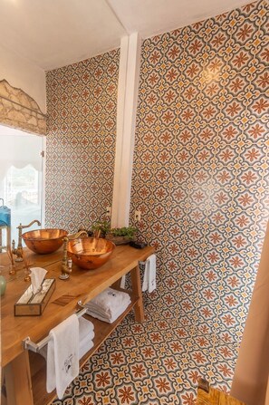 Suite superior, balcó, vistes a la muntanya | Interior