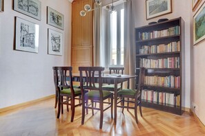 Dining - Vatican | The House of Painting | Home and More (ROMA)