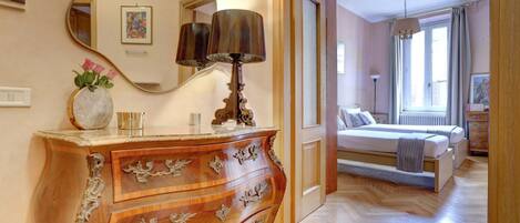 3 slaapkamers, een bureau, een strijkplank/strijkijzer