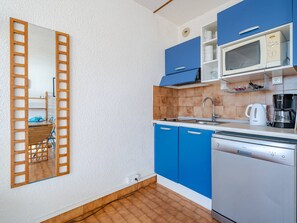Kühlschrank, Mikrowelle, Geschirrspüler