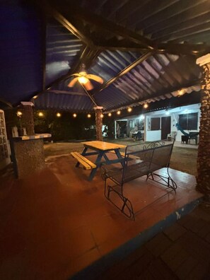 Outdoor dining - Boutique Cabana | Pool + Beach Escape (Nueva Gorgona)