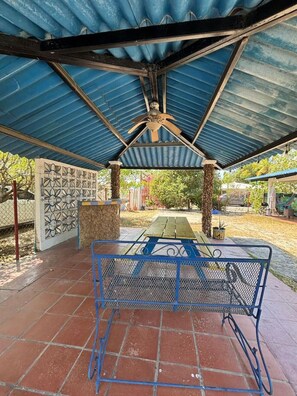 Outdoor dining - Boutique Cabana | Pool + Beach Escape (Nueva Gorgona)
