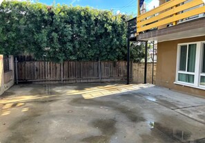 Property grounds - Fully renovated a year ago, fully equipped, convenience, excellent location. (Pasadena)