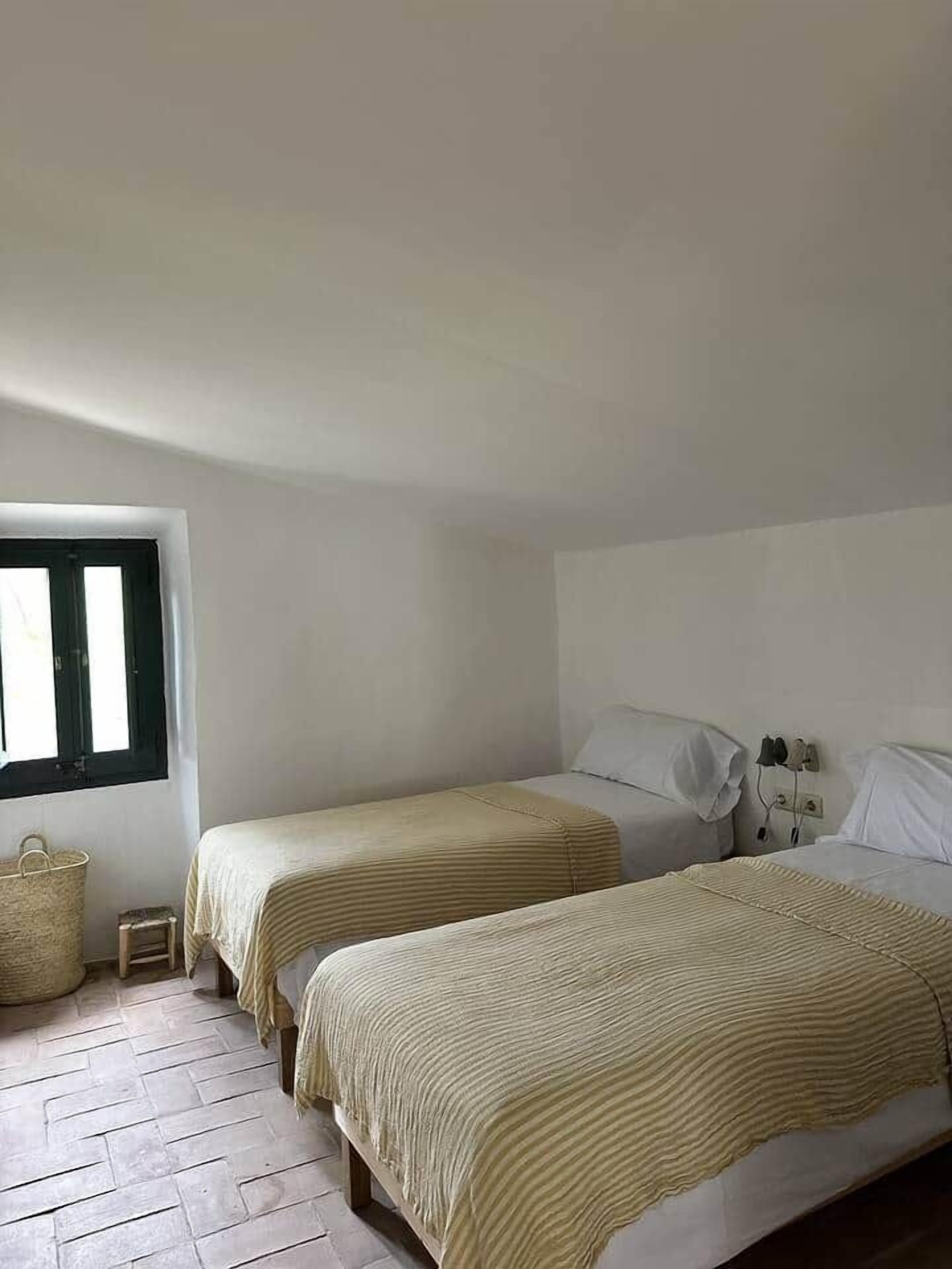 6 bedrooms, WiFi
