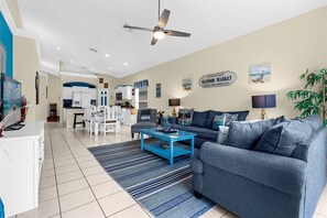 Smart TV, table football - Beautiful Glenbrook Pool Home with 4 Bedrooms & 3 Bathrooms (Clermont)