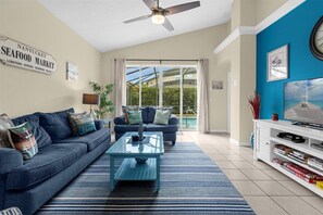 Smart TV, table football - Beautiful Glenbrook Pool Home with 4 Bedrooms & 3 Bathrooms (Clermont)