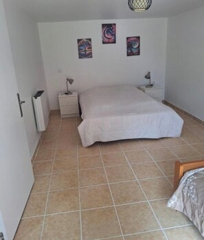 Een strijkplank/strijkijzer