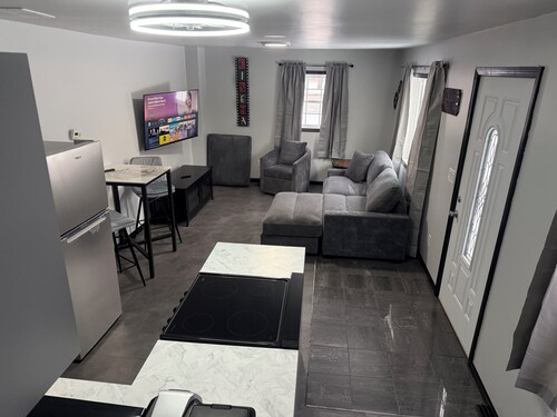 The Gray Getaway Cozy 1-bed apartment in Michigan City <7m to Lake Michigan