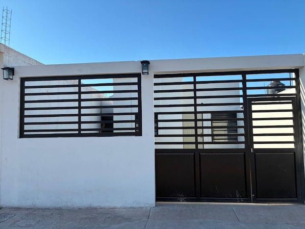 House, 2 Bedrooms | Exterior